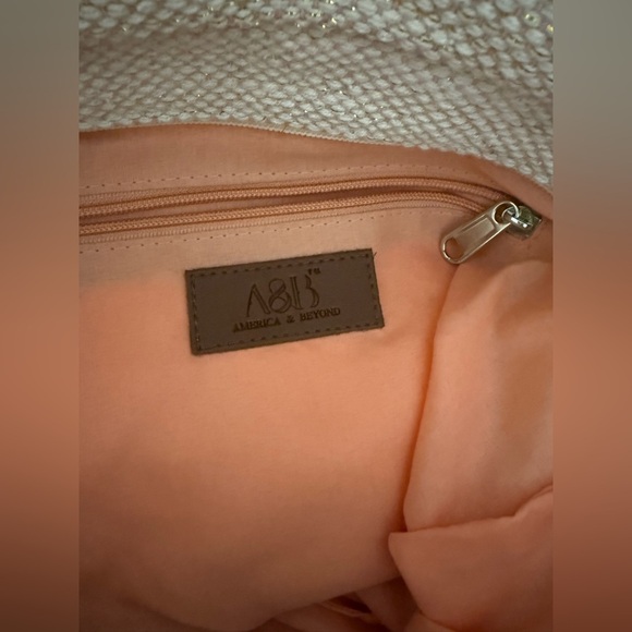 AMERICAN & BEYOND EMBROIDERED CANVAS TOTE BAG - Picture 6 of 10